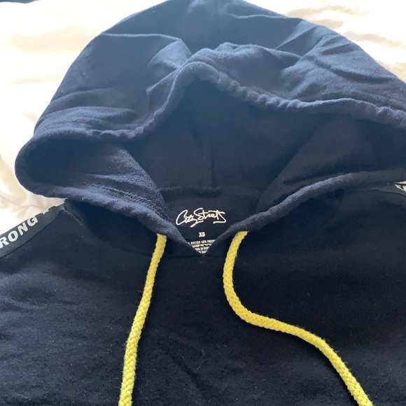 City Streets Juniors Cropped Top w/ Hood - Picture 5 of 6